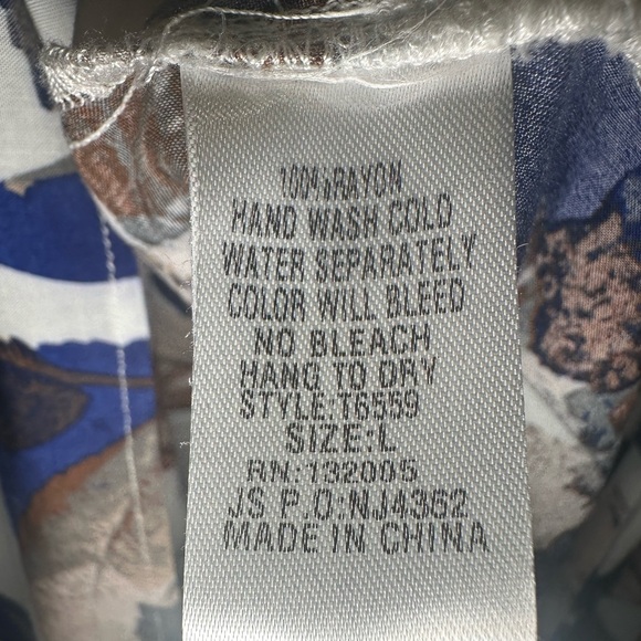 Entro Blue and White Floral Top - Picture 8 of 9